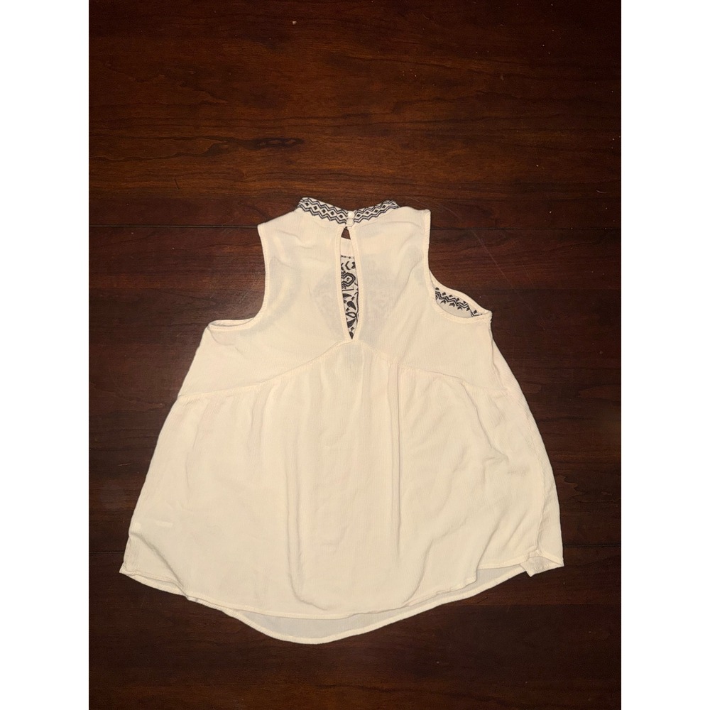 Mossimo Women Cream Embroidered Sleeveless Boho Swing Top Medium - Picture 4 of 5
